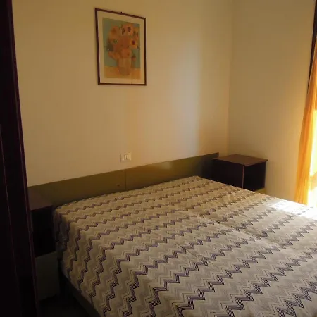 With Garden In Excellent Location - Beahost