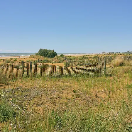 With Garden In Excellent Location - Beahost *